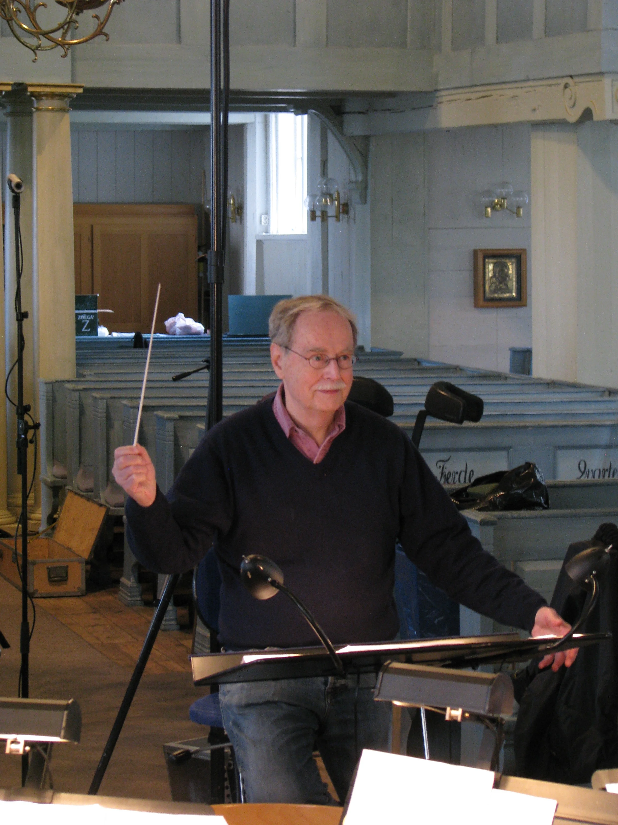 Keith Brion clearly enjoying himself - and the music!