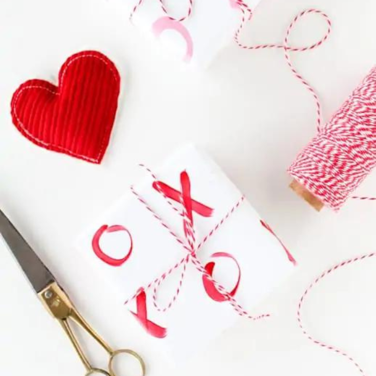 DIY XOXO Gift Wrap
