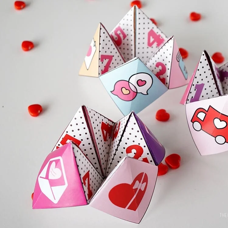 ORIGAMI FORTUNE TELLER