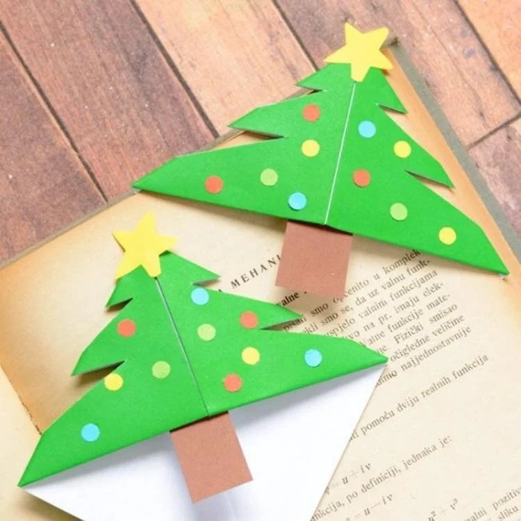 GREEN TRIANGLE CHRISTMAS TREE BOOKMARKS ON BOOK CORNER