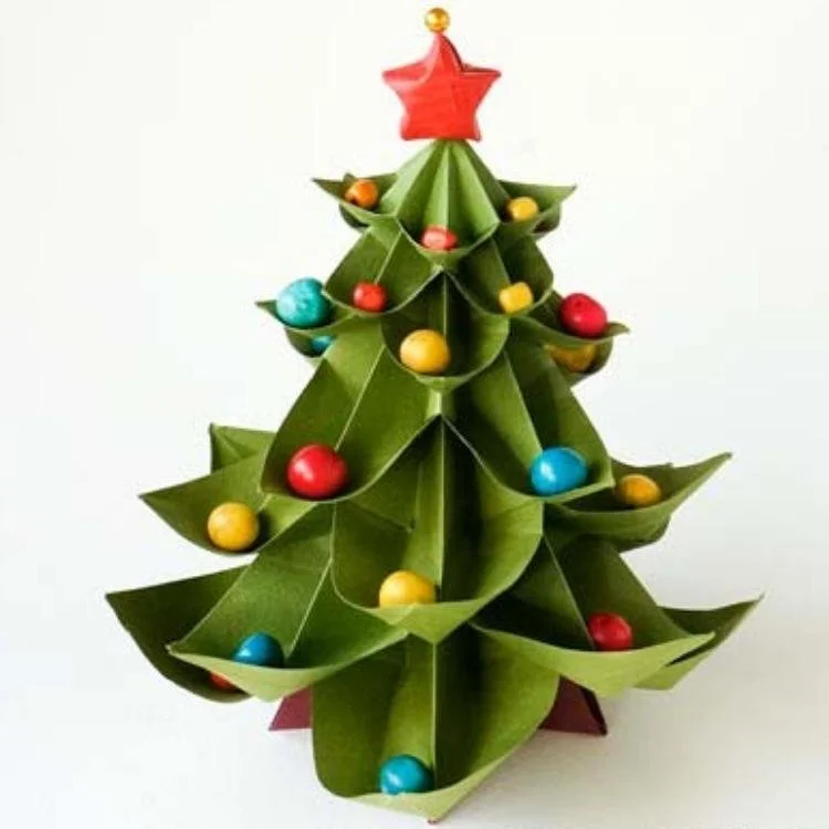 GREEN ORIGAMI TREE WITH CURVED BRANCHES FORMING POCKETS