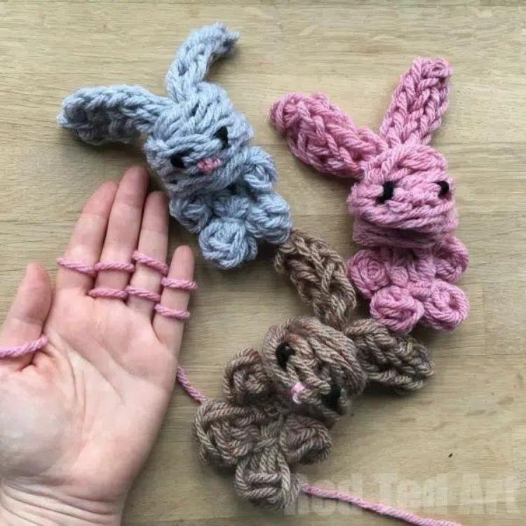 mini knitted bunnies