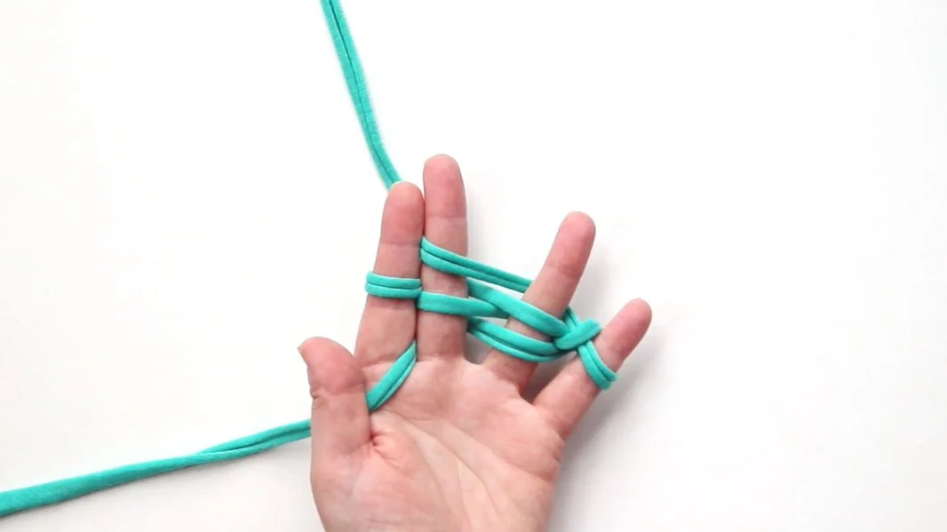 How To Finger Knit - Casting On — Gathering Beauty