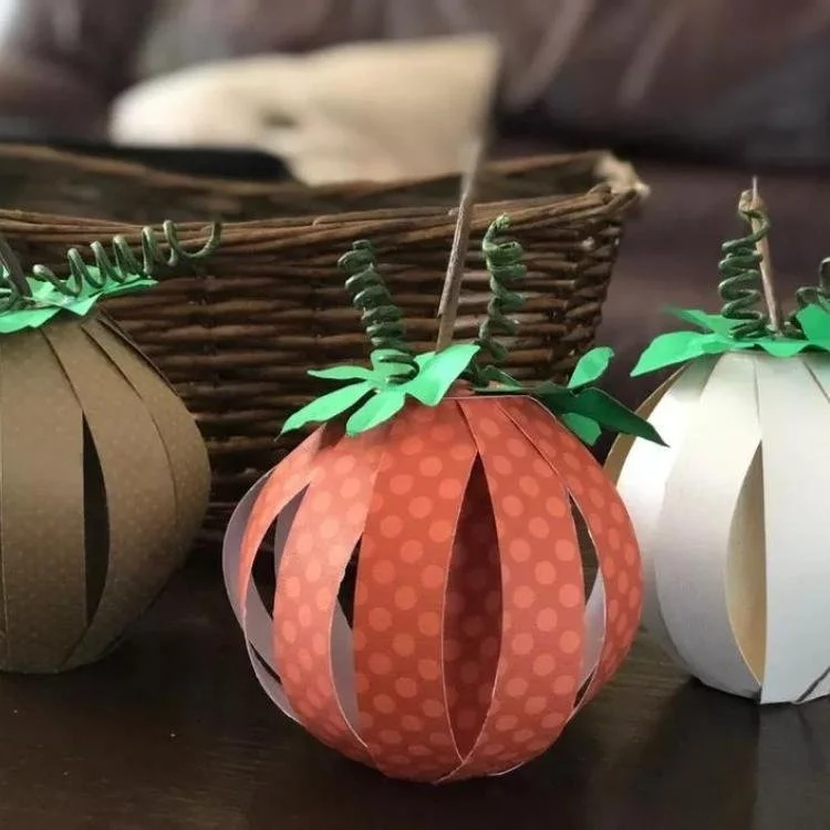 Round paper strip pumpkins