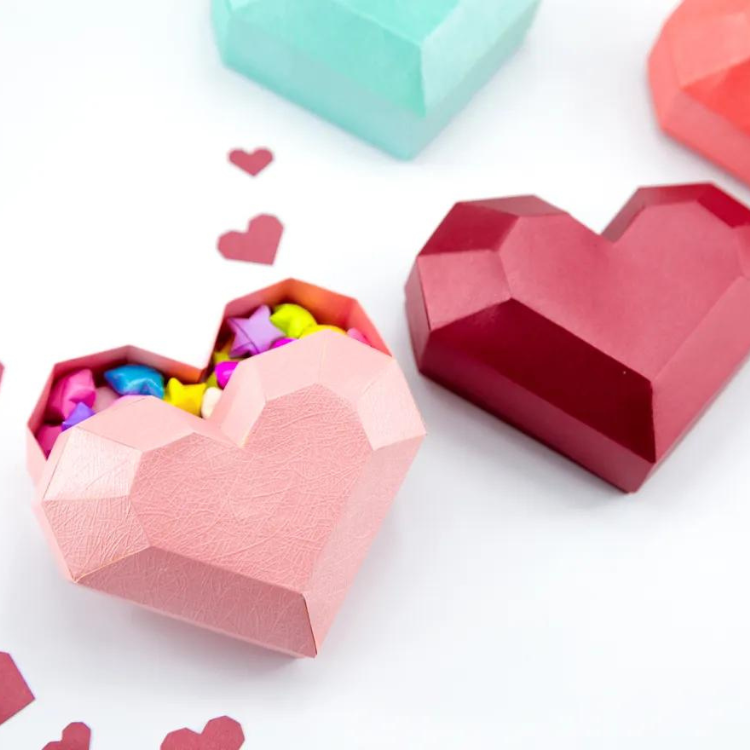 3D heart paper gift box.