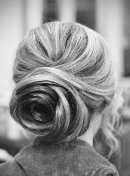 A fun take on a halfup halfdown hairstyle! ✌🏻 Would be a great idea for  rehearsal dinner OR it would be super cute for a bridesmaid... | Instagram