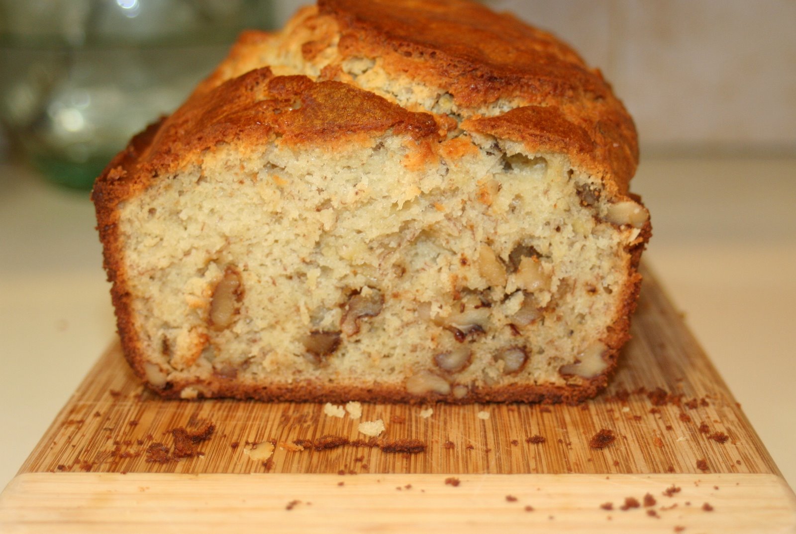 Emeril Lagasse's amazing banana bread - via The Entertaining house