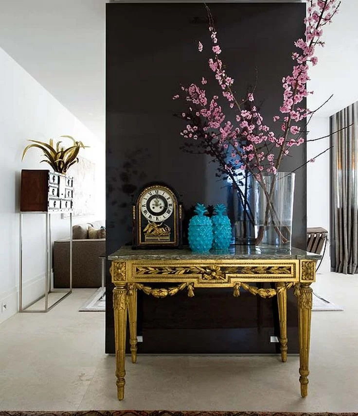 Image The history of the pineapple in interior design - via Domaine Magazine