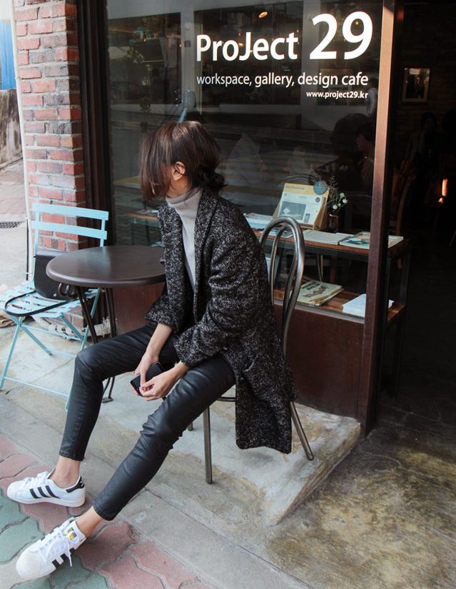 In praise of the little (white) sneaker. Image