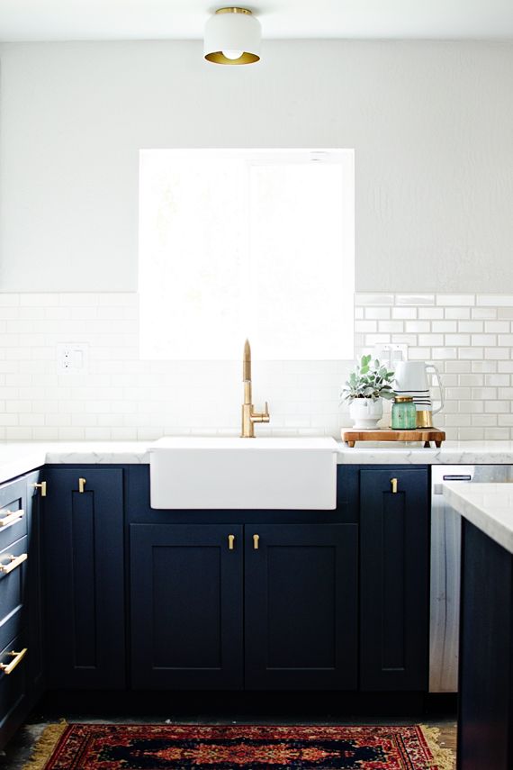 A Navy and white kitchen is sophisticated and demure. Image via Brittany Makes.