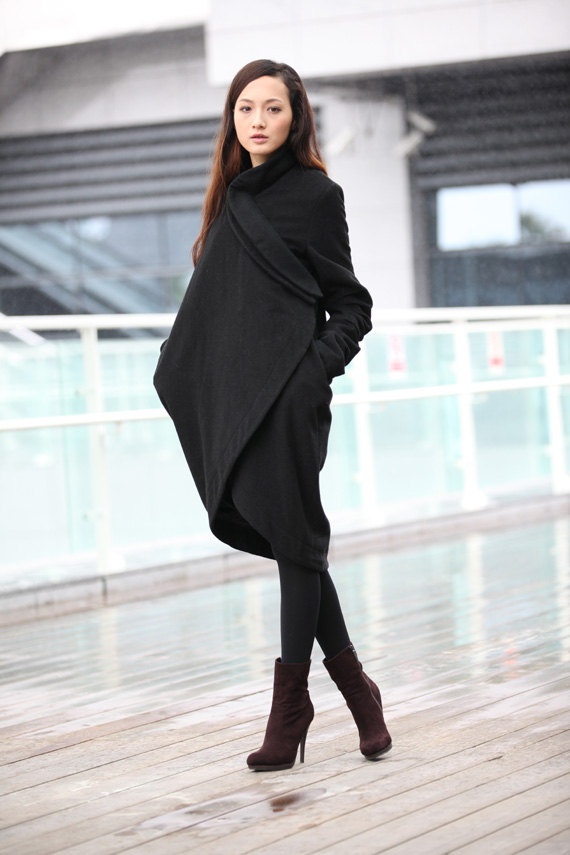 10 Stylish Ponchos :: The Entertaining House. Image via Etsy