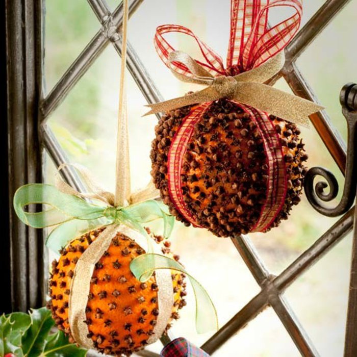 Decorating for the holidays naturally :: When a simple orange becomes anything but. The Entertaining House. Image property of House to Home. 