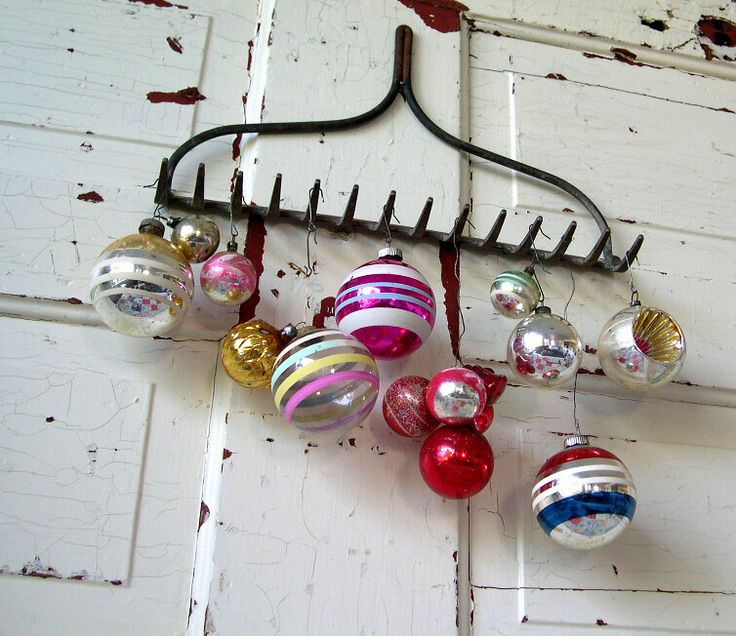 Decorating for the holidays :: Creative ways to use ornaments. The Entertaining House. Image via So Into VIntage