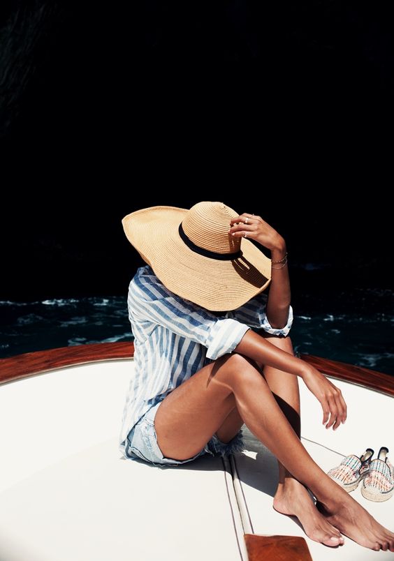 15 Summer wardrobe essentials. Image via SincerelyJules.