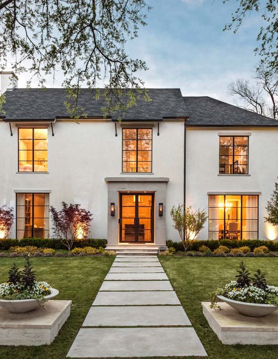 Desired and Inspired :: White House Splendor. Image via Robert Elliott Custom Homes