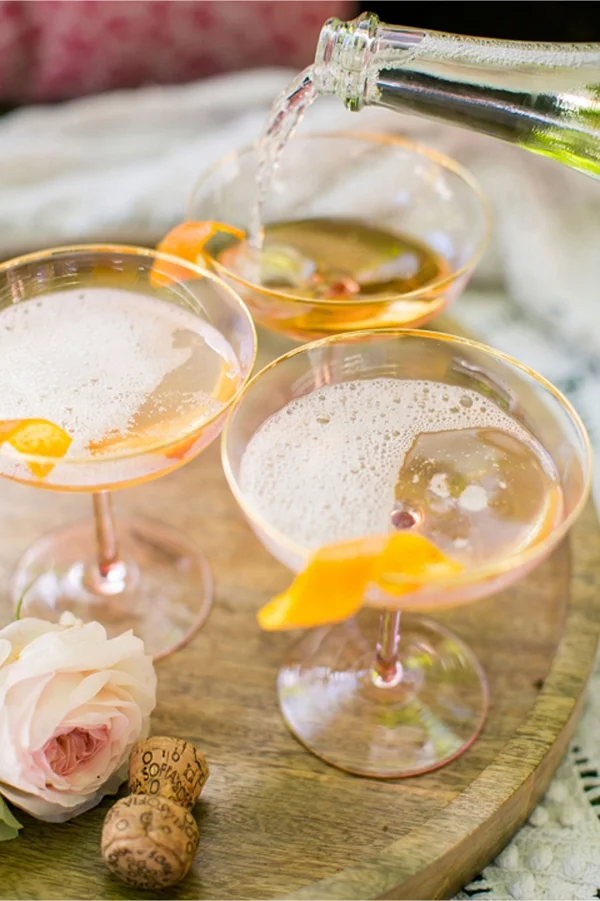 Champagne and St. Germaine, La Rosette (Image via Aisle Society)