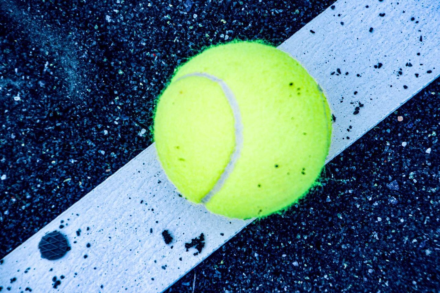 🅑🅞🅤🅝🅒🅘🅝🅖 into the weekend! 🎾🎾

Tennis Anyone? New on the website. Link in profile and in stories
