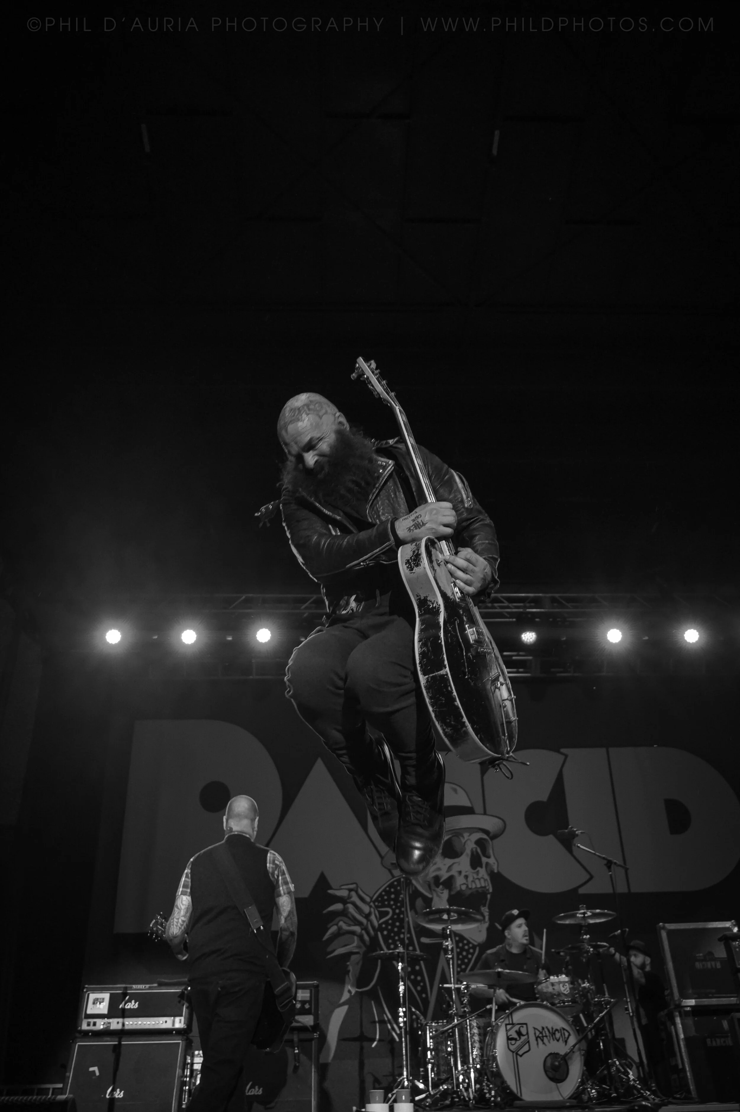DSC_1423 - Logo - B&W.jpg
