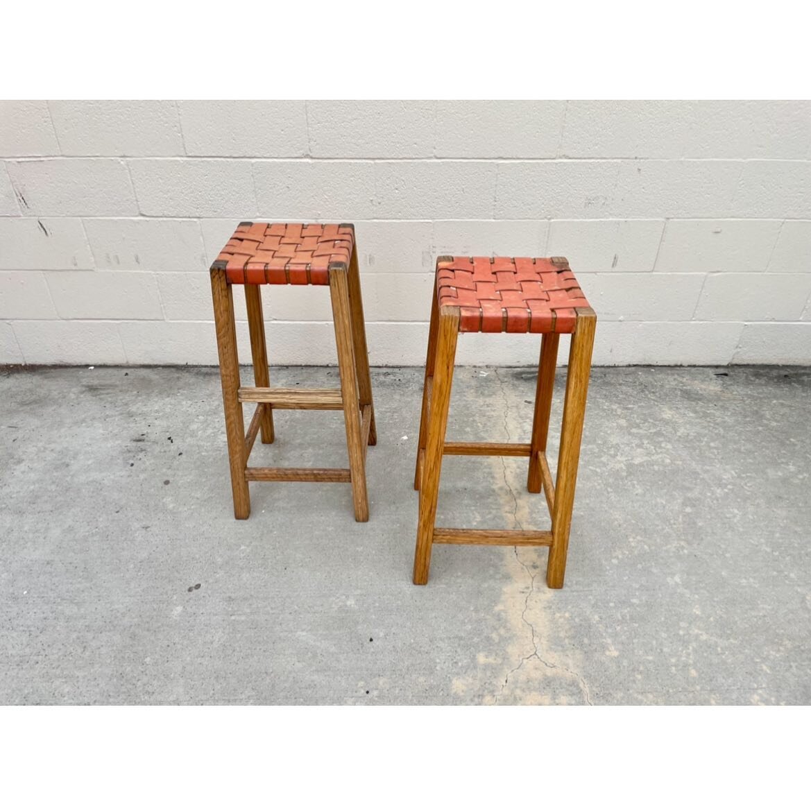 A pair of ranch 30&rdquo; oak bar stools with woven leather seats. 
Available @popuphome 
.
.
#ranchfurniture #rusticmodern #midcenturymodern #midcenturyfurniture #vintagehome #vitagehomegoods