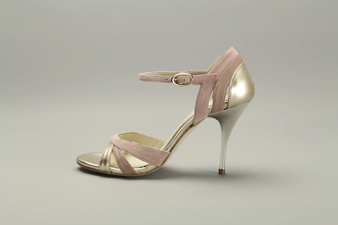 shoe style Junto A Tu Corazon - side view