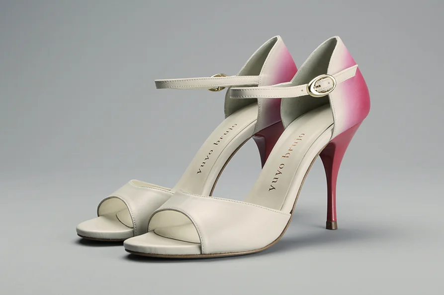 Shoe style Tinta Roja - front view