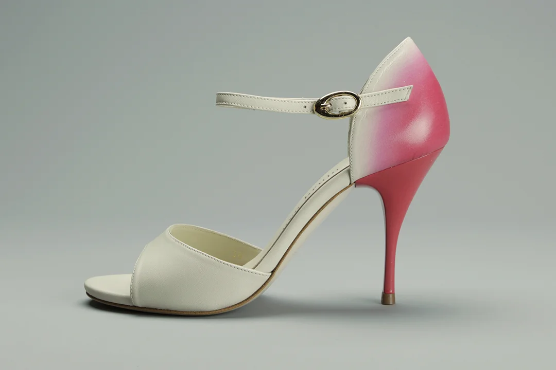 Shoe style Tinta Roja - side view