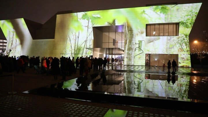 Big thanks to Toronto&rsquo;s &ldquo;Light Up The Dark&rdquo; programming for letting my grasshoppers jump all over the Aga Khan Museum! 

From Dec 27-29, my outdoor animation &ldquo;Focus Jump&rdquo; was projected among other #ocadu shorts, all set 