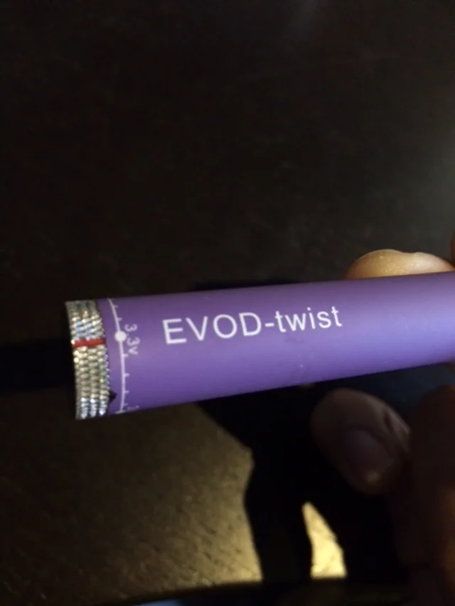 Close-up of the variable voltage setting on the EVOD-twist battery.