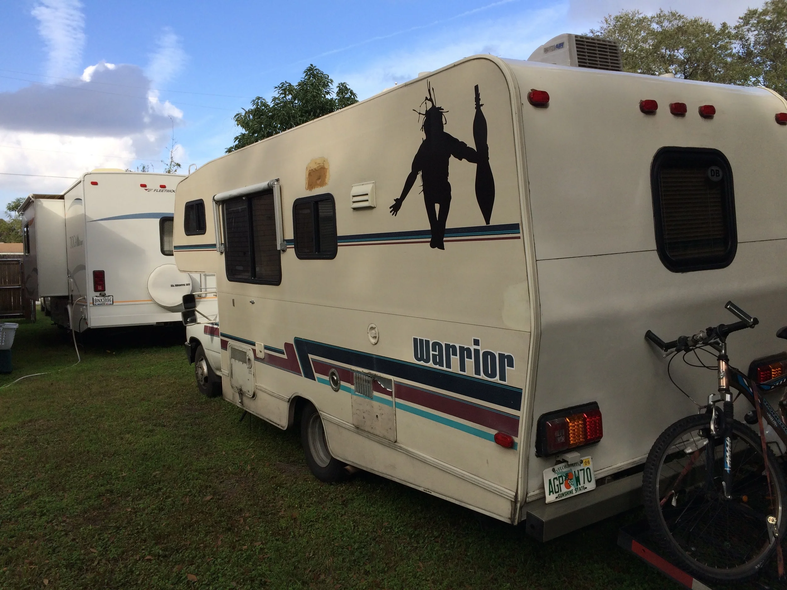 Rita and Imua sharing space for a short while - wish I could keep Rita. I'm gonna miss this little motorhome.