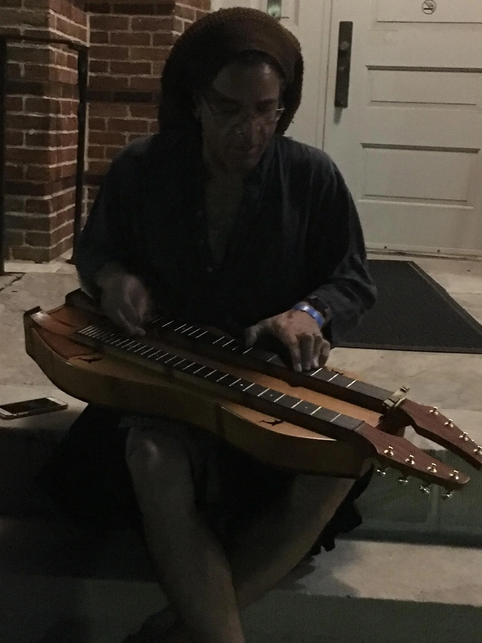 Warming up before the set. (Photo by Ray Mullar)