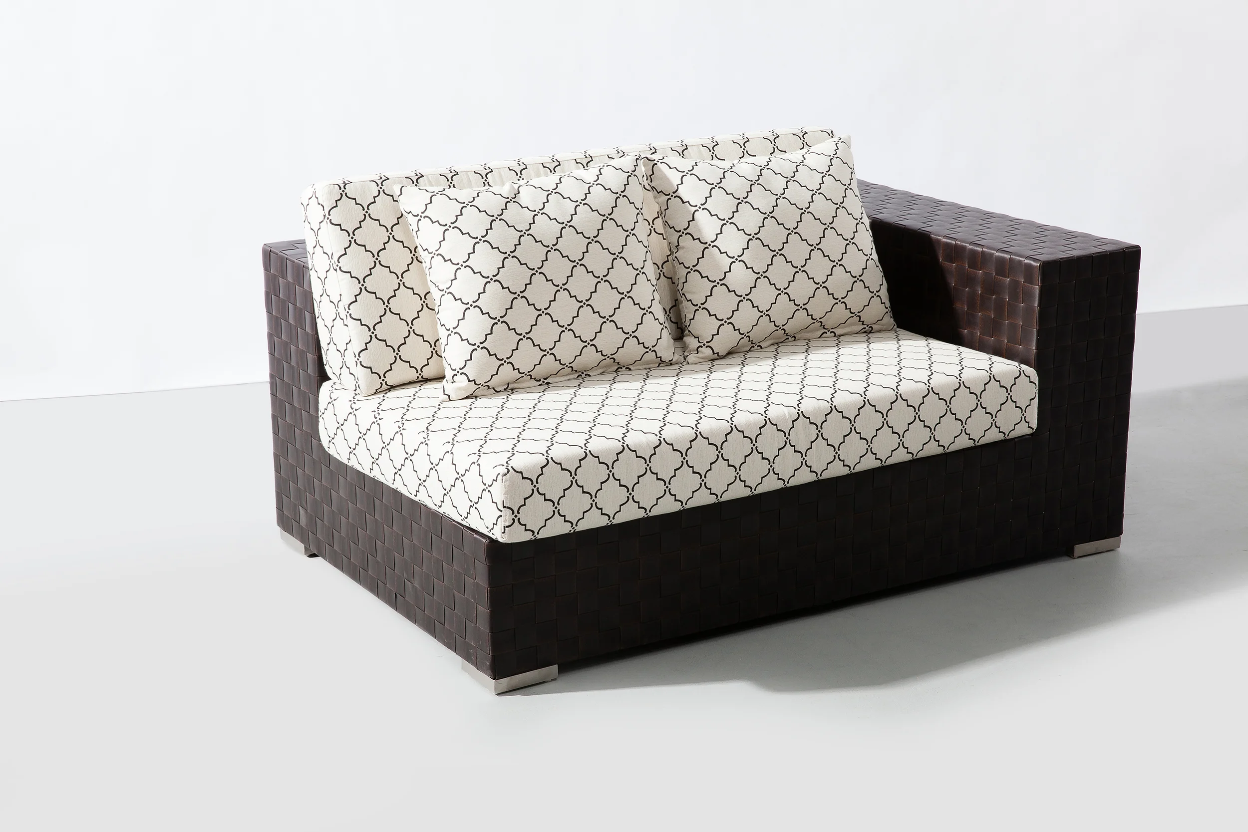 Manhattan_Loveseat_Left02.jpg