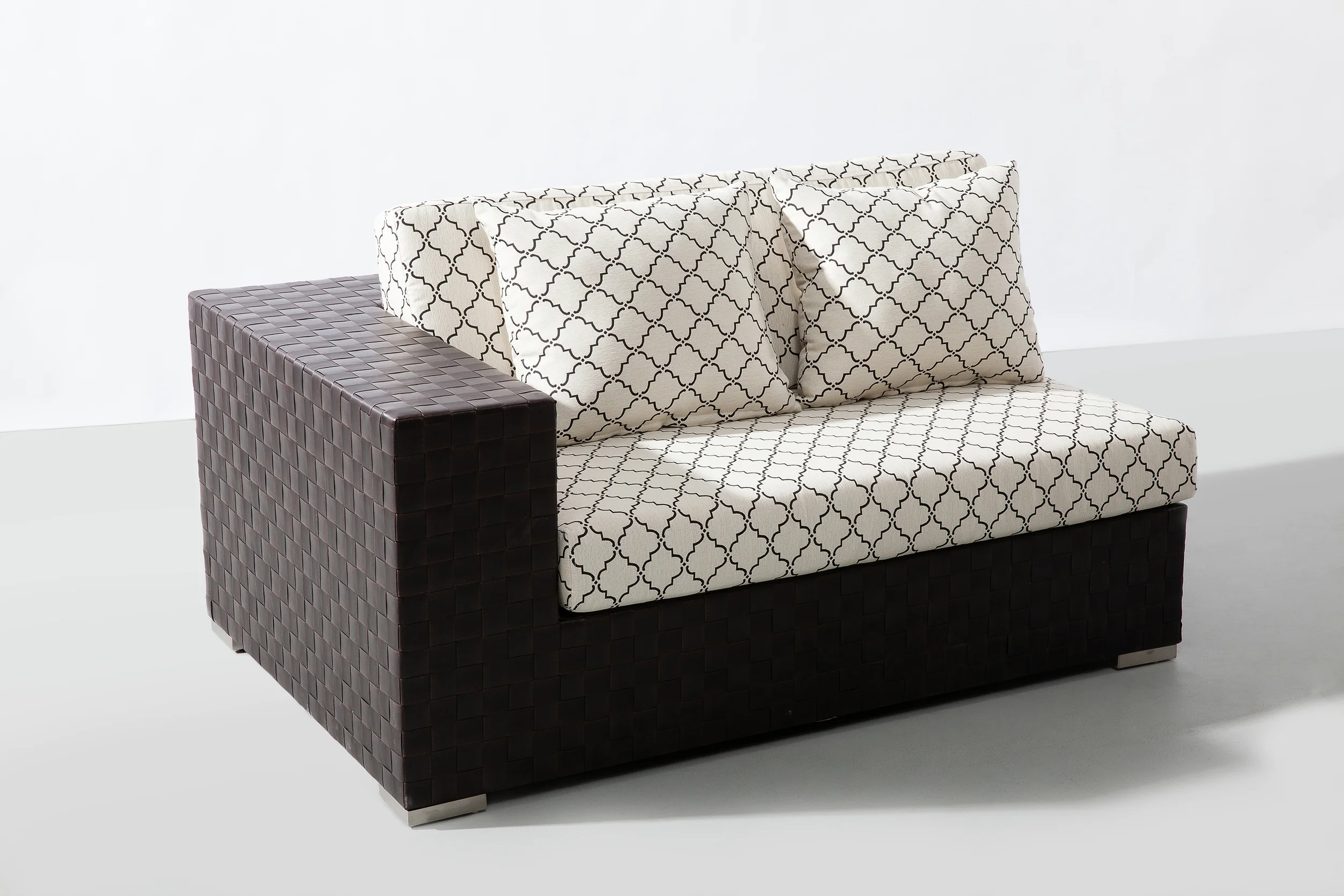 Manhattan_Loveseat_Right02.jpg