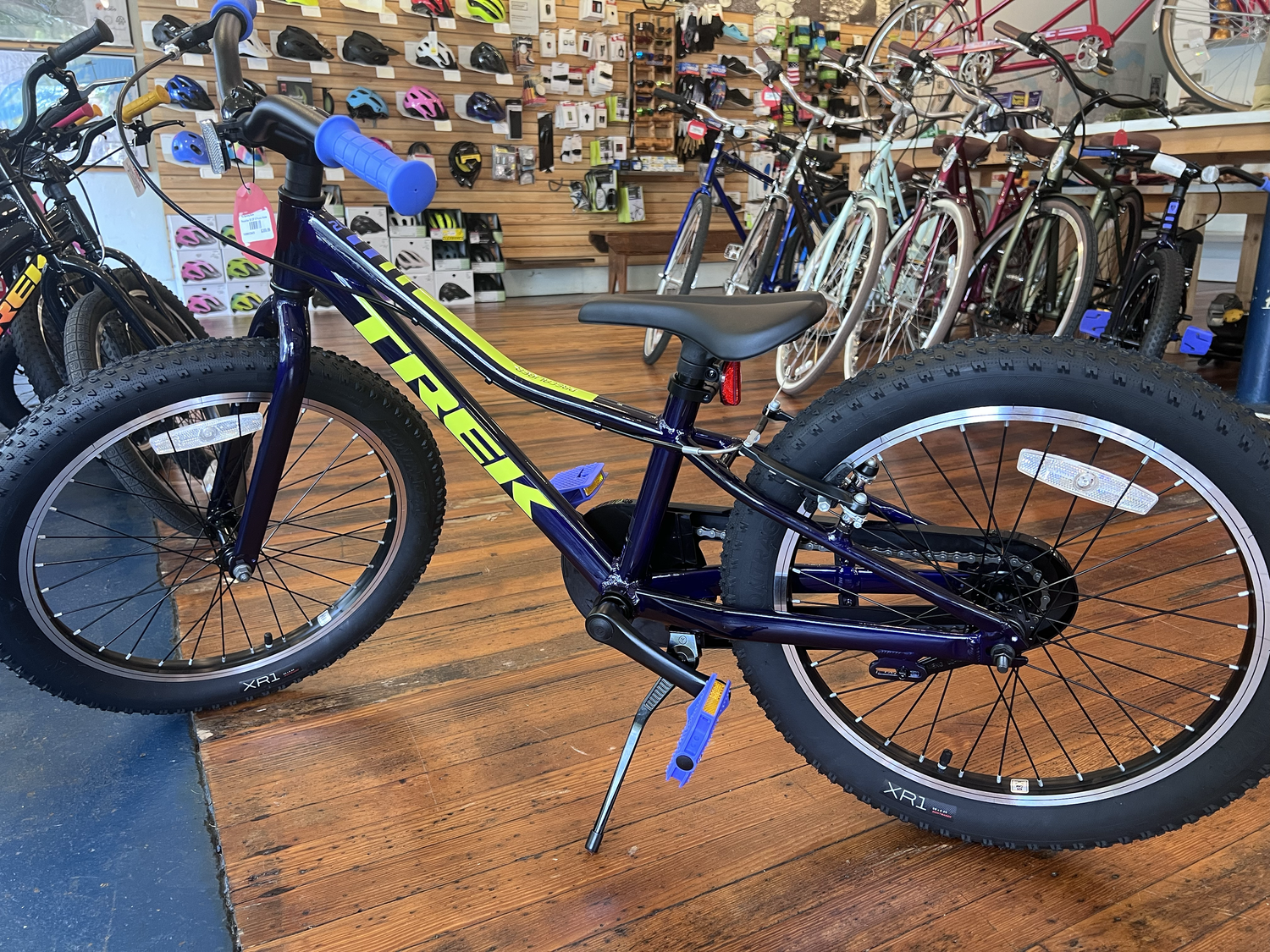 トレック 『PRECALIBER 20』 ブラック/パープル