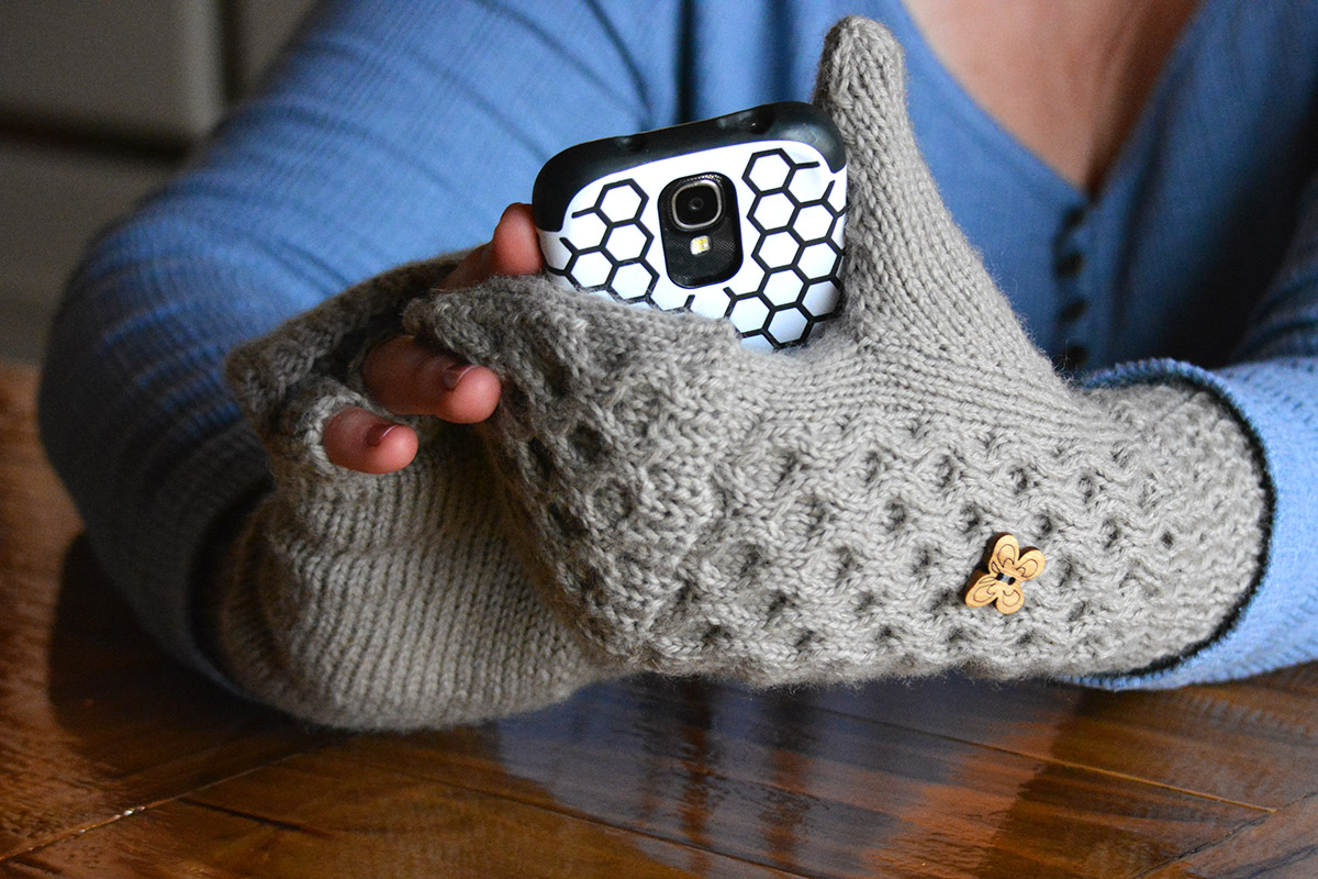 Flip-top fingerless gloves knitting pattern