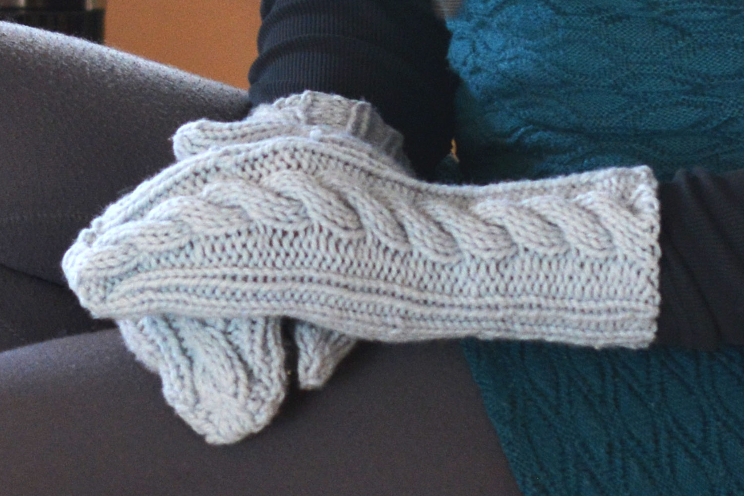 Snow for Lorelai knitting pattern - Full Mittens