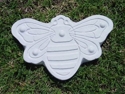 I've been wanting to make these, or a hexagonal-shaped honeycomb stepping stone path. This cement honeybee mold is from MoldCreations.com .