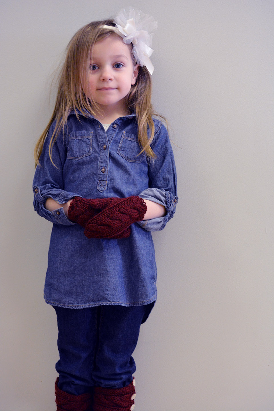 Little girl's quick-knit cabled mittens and boot cuffs
