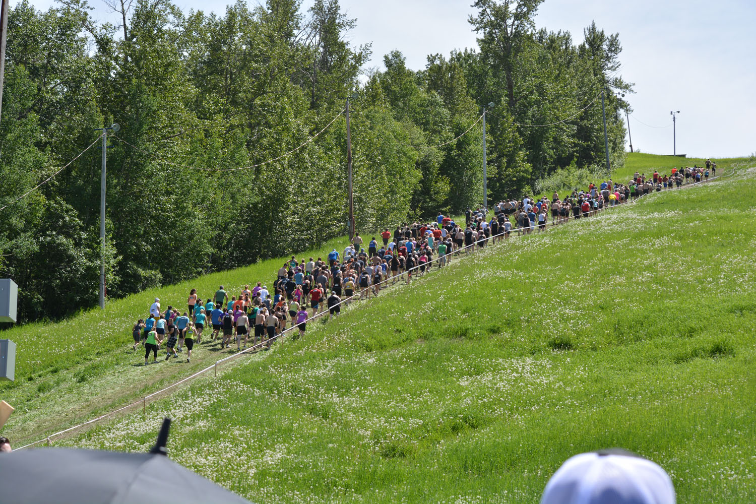 Just after the start--straight up the ski hill! Jason's in there somewhere, honest. :-)