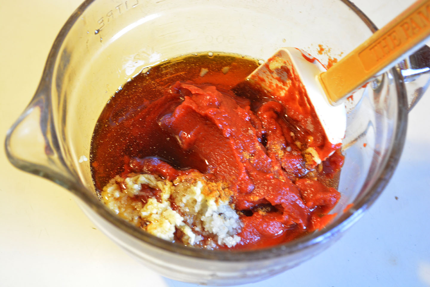 Throw it in a bowl, mix it up, and voila ! The ketchup recipe your guests will be asking you for. :-)