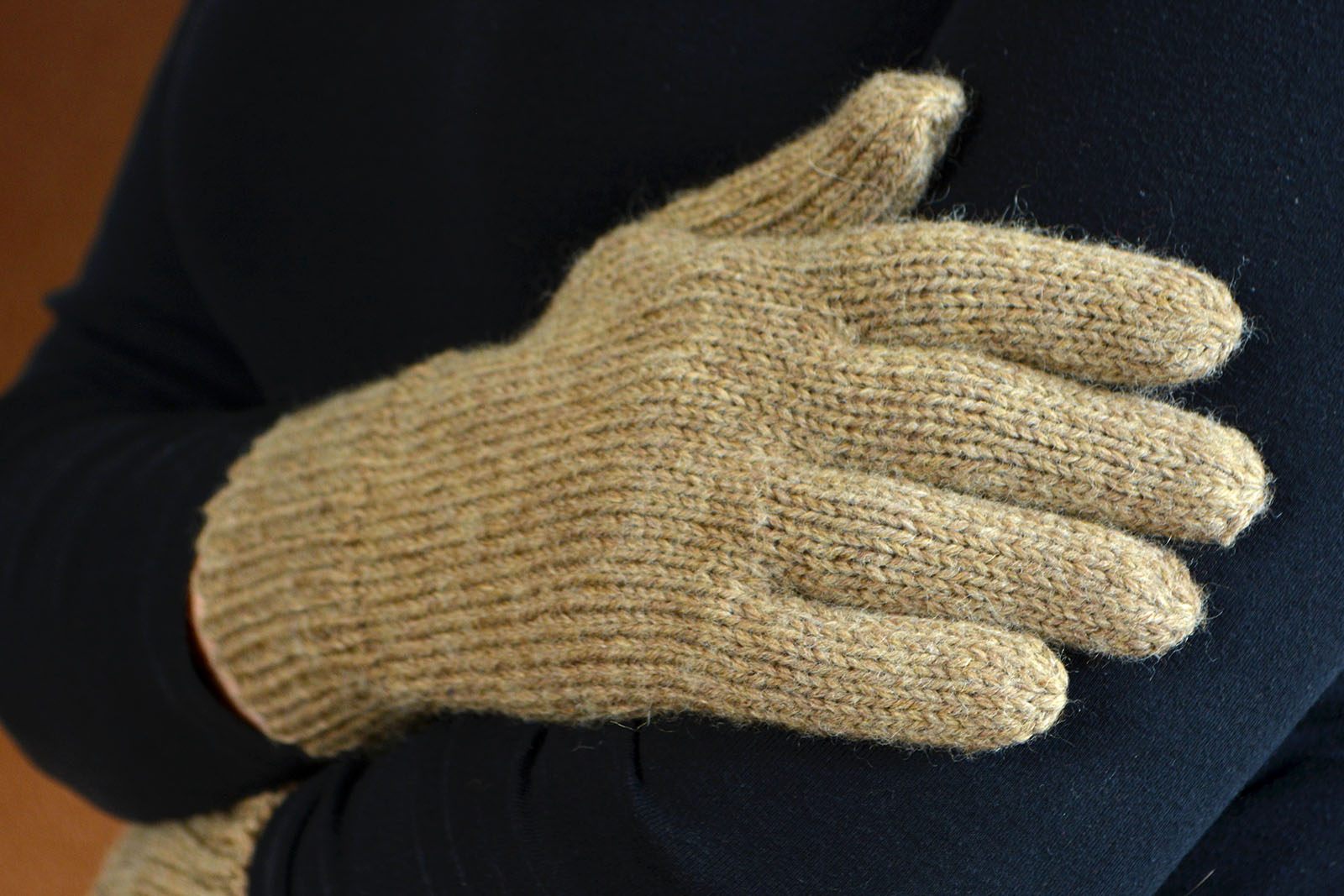 Aran/Heavy Worsted Weight Just Plain Gloves - 3 yarn weights, all hand sizes. Fingering-weight liner pattern included.