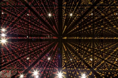Nike Savvas, Epic 8000 , 2013, Commission by Nike for NikeTown, San Francisco, glass and steel wire, 336 x 600 cm