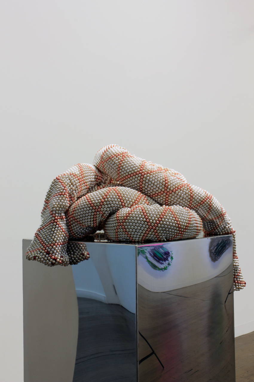   DANI MARTI     Mock Captain  2014 glass beads and rope on aluminum plinth 50 x 50 cm  