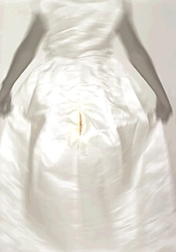 Pat Brassington, Akimbo, 1999, pigment print, 72 x 52 cm.