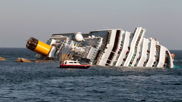 ap_Italy_Cruise_ship_Aground_120114_wg