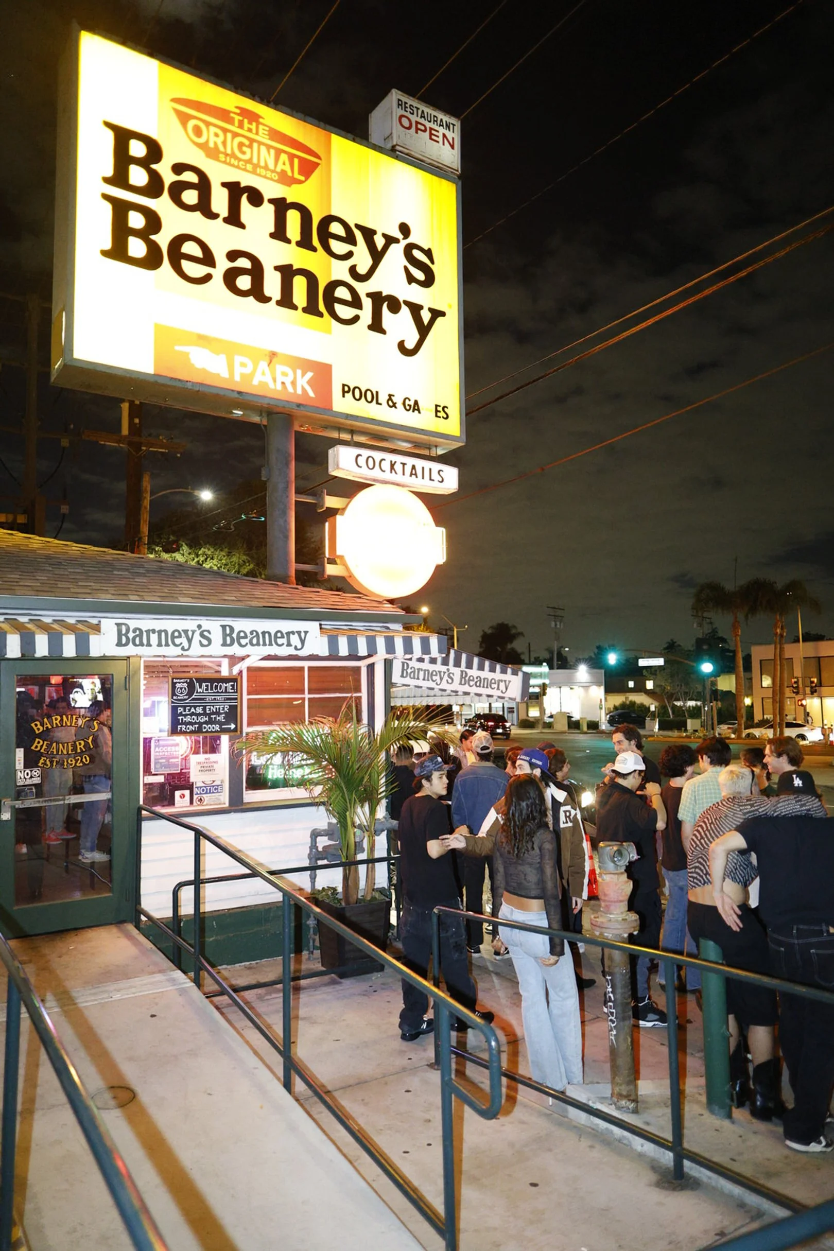 1354239-wk-barneys-beanery_R1A1921.JPG.JPG