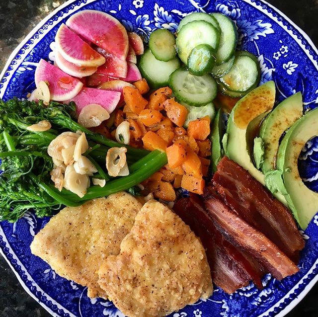A rainbow for the holidays: avocado, cucumbers, watermelon radish, broccoli blanched &amp; saut&eacute;ed with garlic, roasted butternut, organic bacon, and pastured chicken breast rolled in seasoned arrowroot flour and fried in lard. YUM! #oliverwes