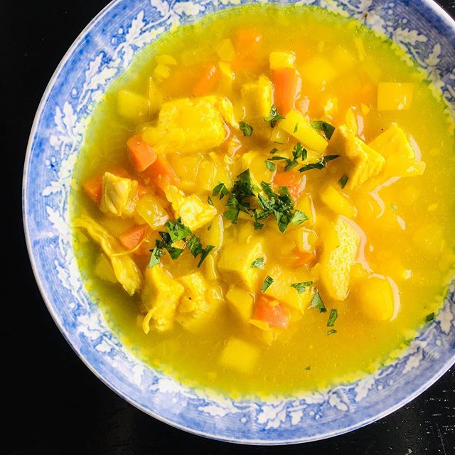 Paleo Mulligatawny soup, on our menu now! Pasture-raised chicken, onions, garlic, carrots, lots of curry, and the surprise ingredient: green apples. #chefhannahspringer #oliverwestonco #mulligatawny #paleosoup