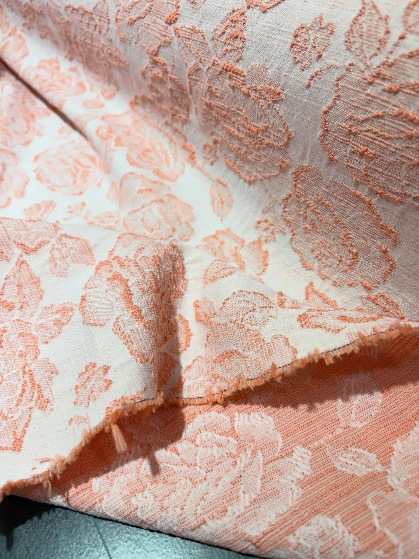 Quiet Luxury - exquisitely woven sculptural floral jacquards by Dutel Creation. 
.
.
#fabricitysf
#couturefabrics
#couturefashion 
#jacquard 
#madeinfrance 
#frenchcouture