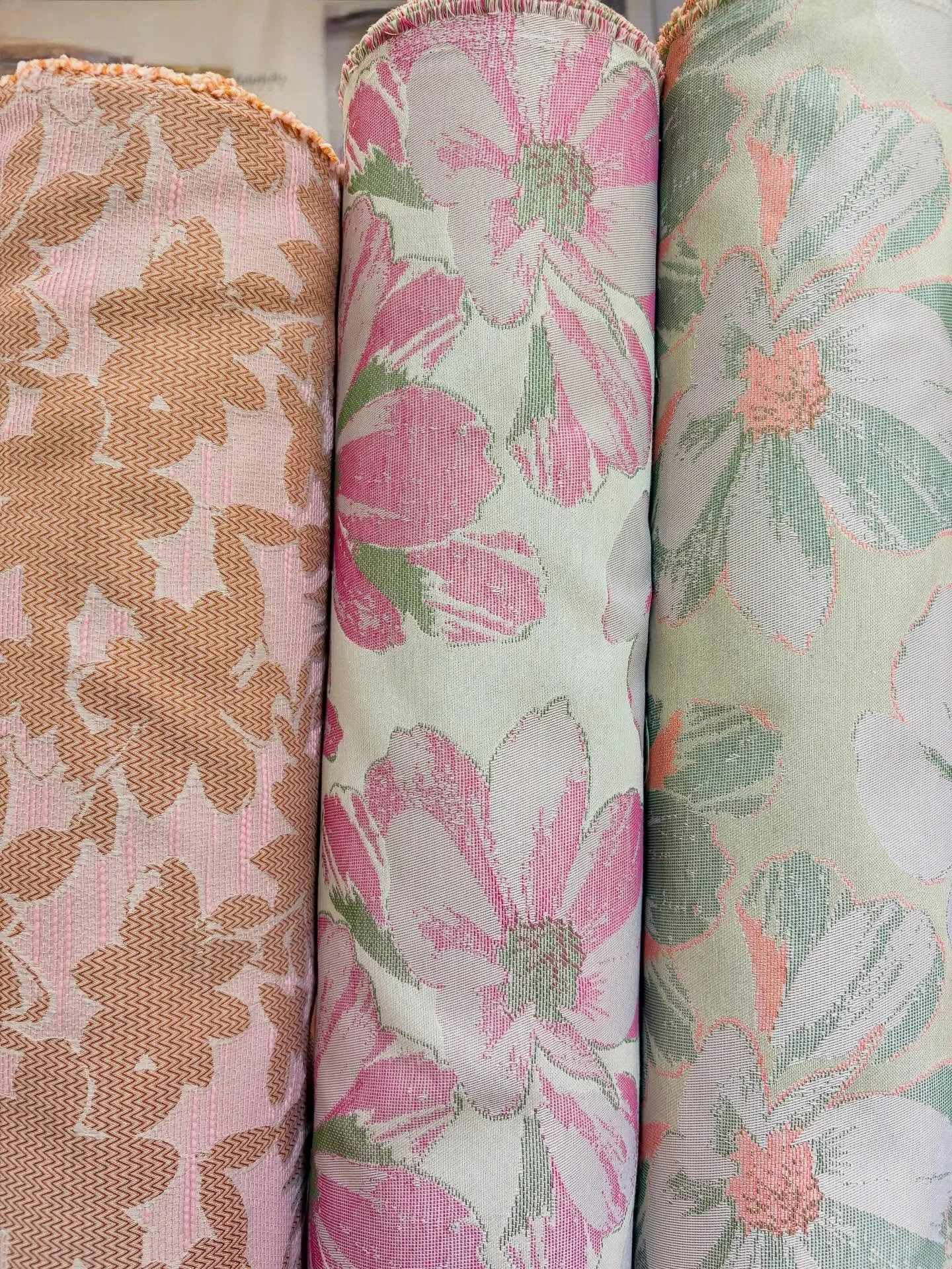 Quiet luxury continues - more jacquards revealed.
.
.
#fabricitysg
#corturefabric 
#madeinfrance
#dutelcreature
#couturefashion