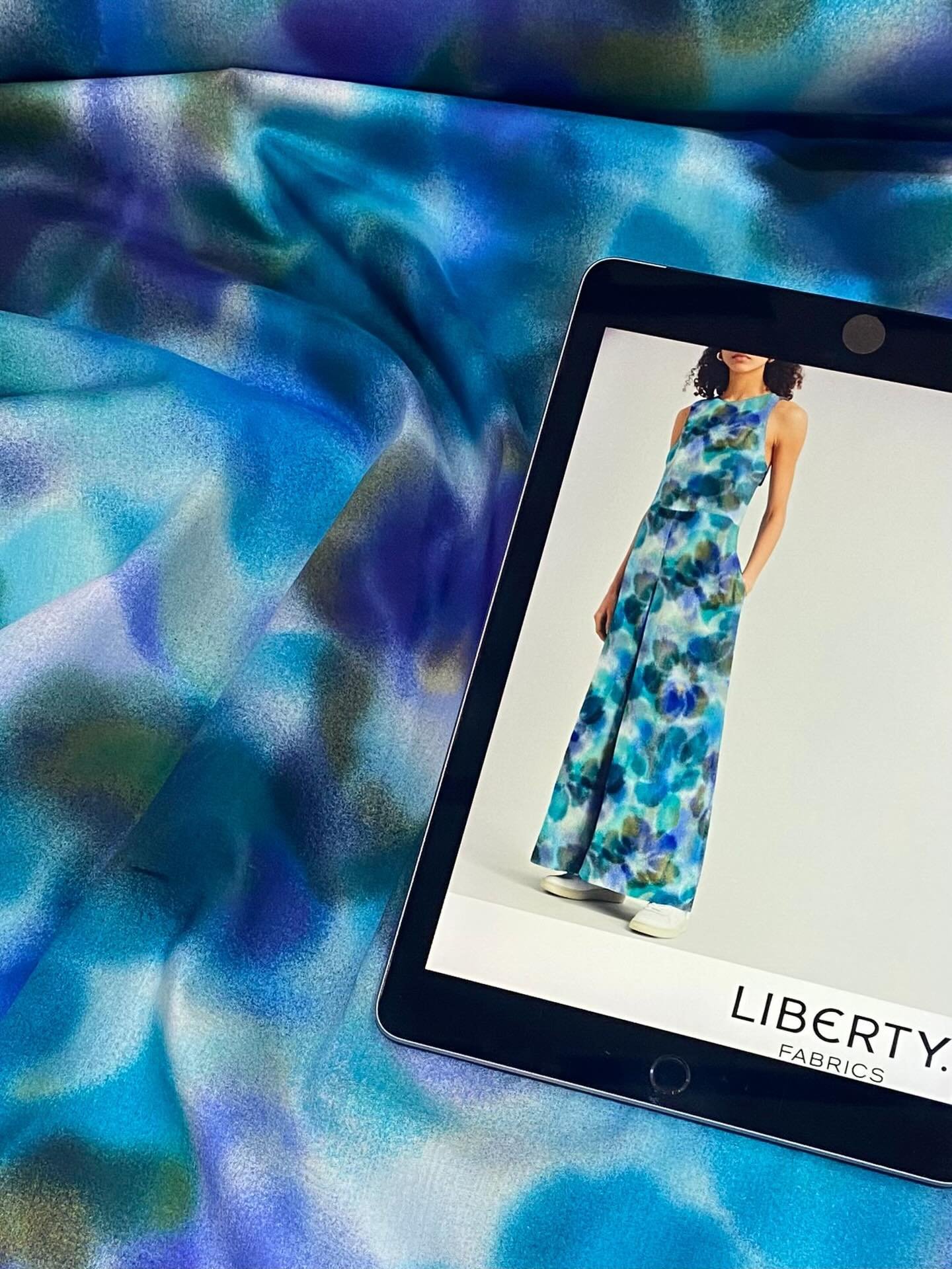 Jessica Alexandra is a bold and captivating print, inspired by the intricate artistry of drag makeup techniques. Seamlessly blending hand-painted elements with digital media, the design merges vibrant colour gradients with layered, abstract floral fo